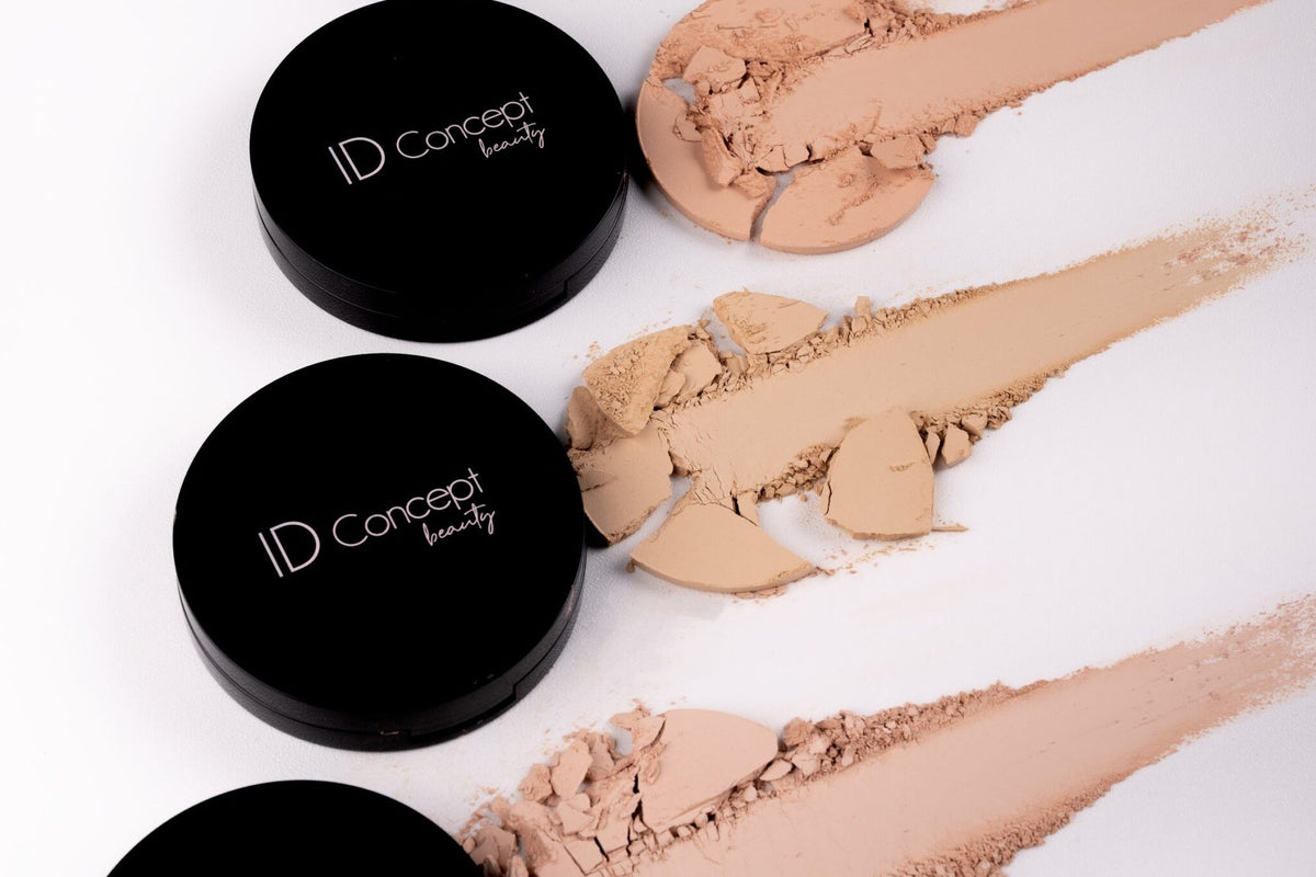 Τέσσερις πούδρες ID Concept beauty με θρυμματισμένη πούδρα σε μπεζ αποχρώσεις πάνω σε λευκό φόντο