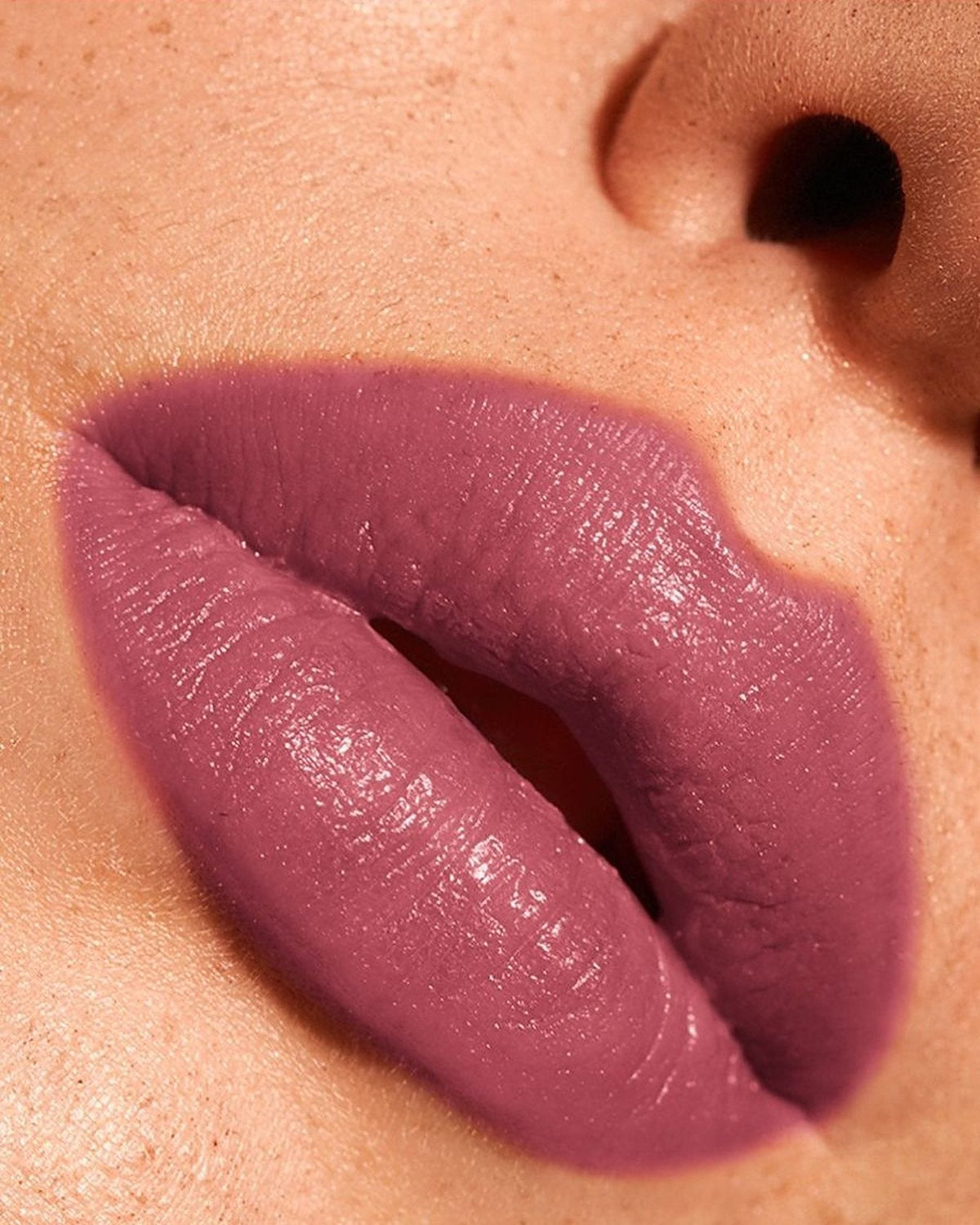 Κραγιόν Creamy Lipstick #07 Pinkish Brown: σάπιο μήλο κραγιόν – εφαρμογή στα χείλη