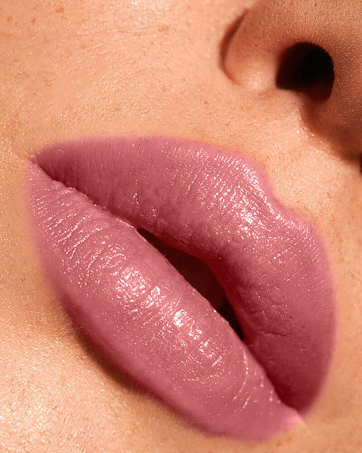 Κραγιόν Creamy Lipstick #13 Dusty Rose: dusty rose κραγιόν, παλιό ροζ – εφαρμογή στα χείλη
