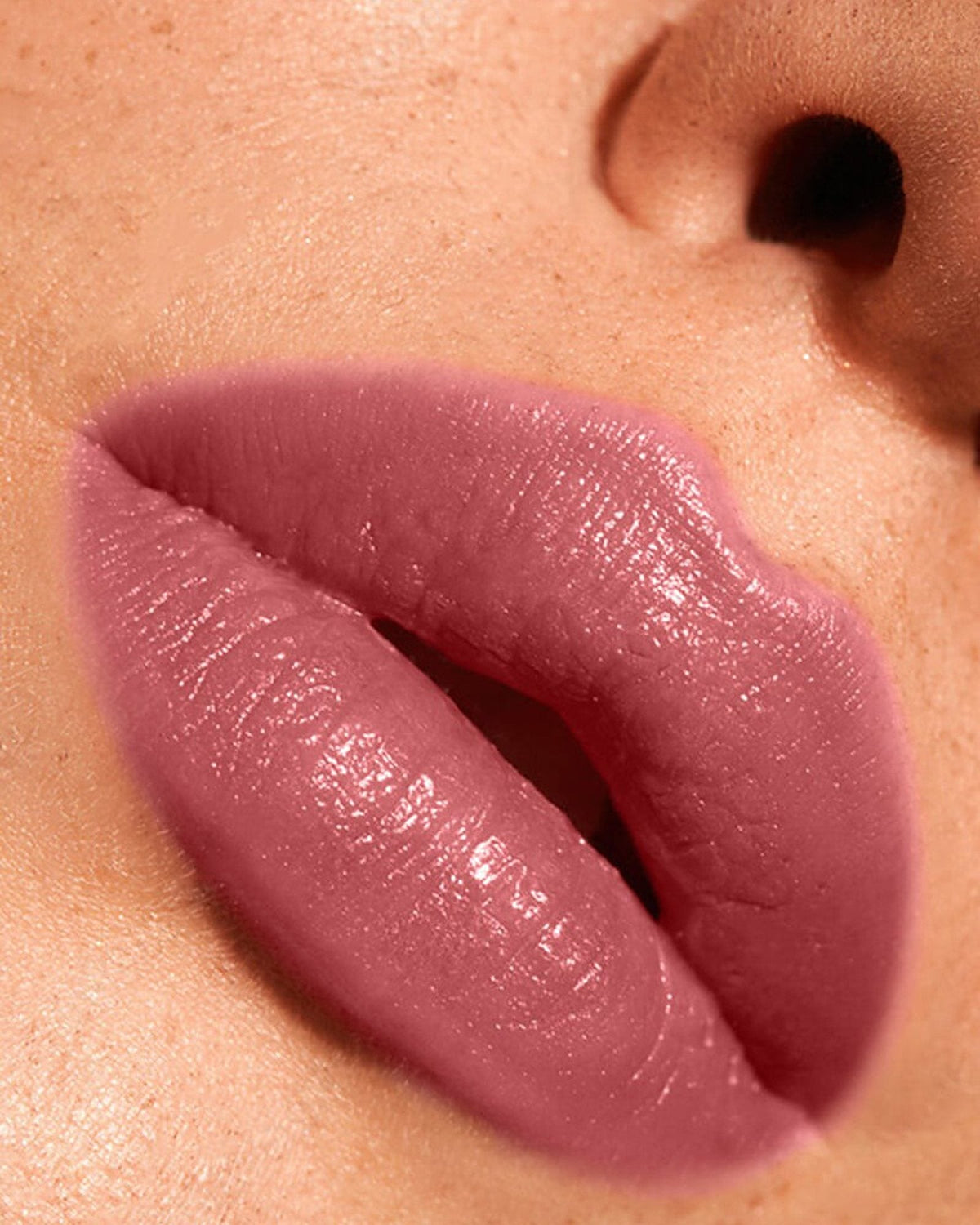 Κραγιόν Creamy Lipstick #14 Jam: ροζ-βυσσινί κραγιόν – εφαρμογή στα χείλη